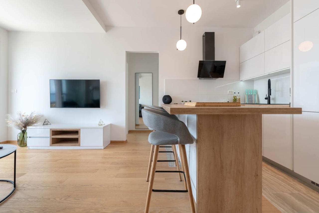 Dalmatia Apartment Znjan Split Bagian luar foto